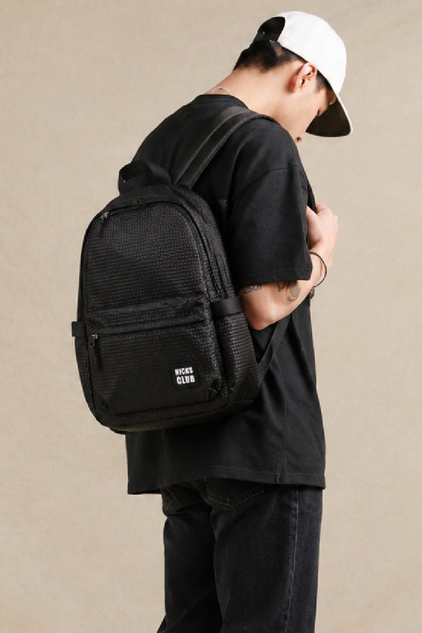 143088 Nick Club Mochila Negra Texturizada con Bolsillo Frontal