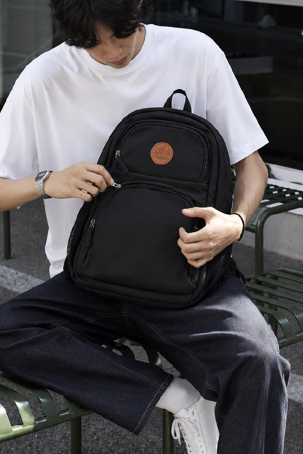 143092 Nick Club Mochila Negra Casual con Bolsillos Frontales